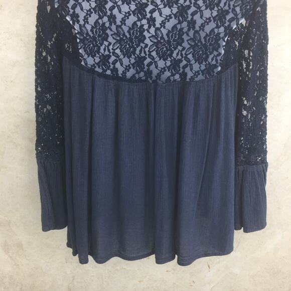 Mudd Blue Summer Cotton Blend Lace Top with Bell Sleeves Women's Size L - Picture 14 of 15